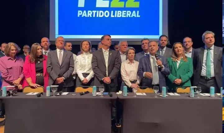 Flávio Bolsonaro anuncia seu candidato a vice-presidente