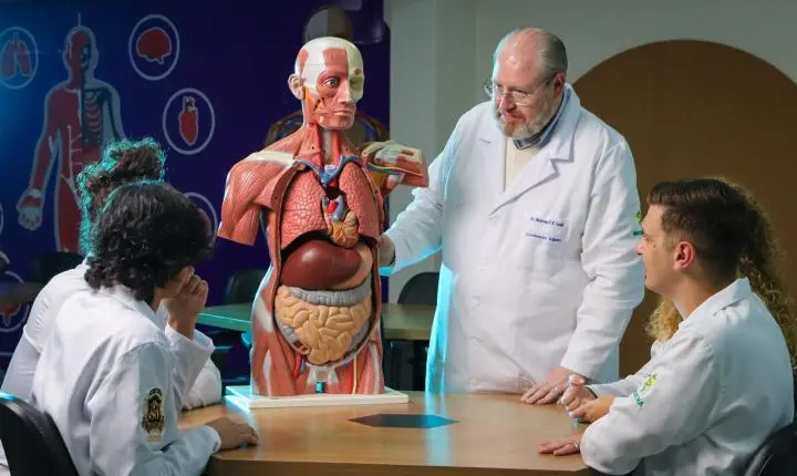 Medicina Campo Real supera a média regional no Teste de Progresso