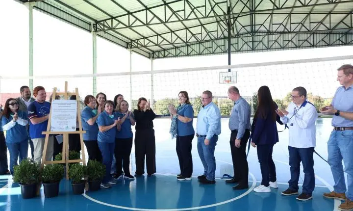 Nova quadra amplia atividades esportivas para 500 crianças e adolescentes em Entre Rios