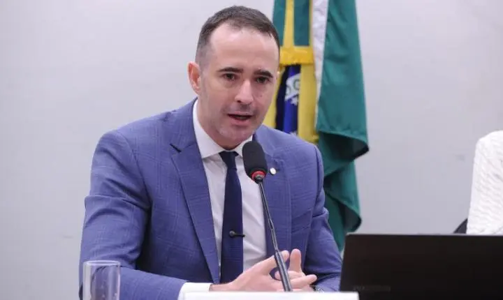 Novas regras para fundos de previdência de servidores dividem opiniões em debate na Câmara
