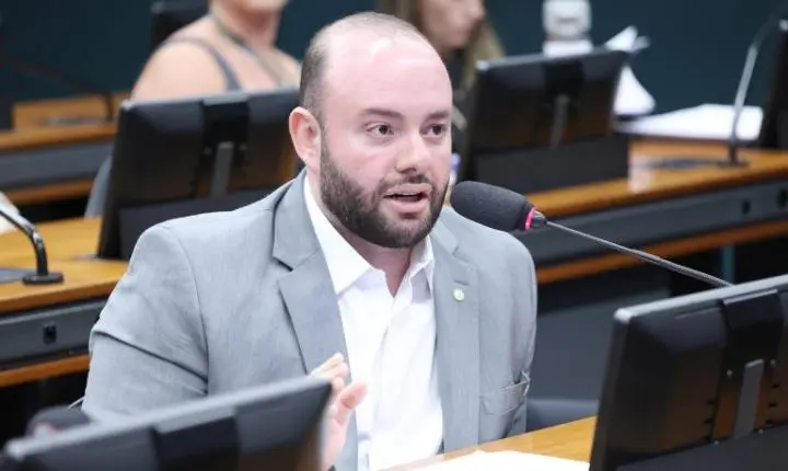 Projeto obriga hotéis a verificar idade de crianças e adolescentes